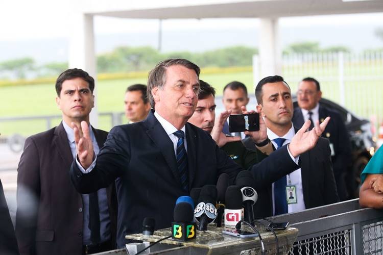 Bolsonaro afirma que milhões perderam seus empregos
