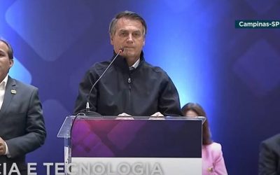 Bolsonaro é vaiado