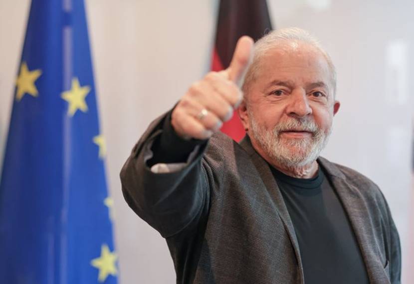 Lula chega na Europa e diz: “Outro Brasil é possível. E vamos lembrar o mundo disso.”