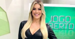 Renata Fan Nua: Veja Fotos da apresentadora pelada e de biquini na web
