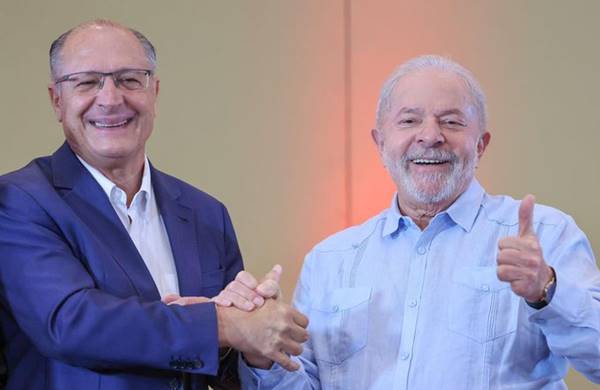 Lula oficializa Alckmin como seu vice para as eleições 2022: “Nossa vontade é de reconstruir o Brasil”