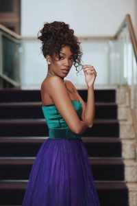 Iza Nua - Fotos da cantora Iza Pelada - Audiência da TV