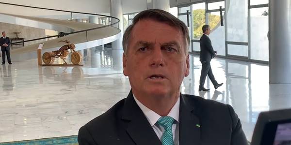 Bolsonaro se irrita com jornalista