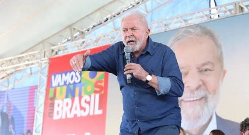 Lula diz que em seu governo pobre tinha oportunidade de voar de avião