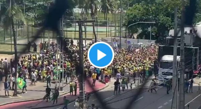 Ato de Bolsonaro em Recife fracasso e da menos de mil pessoas presentes