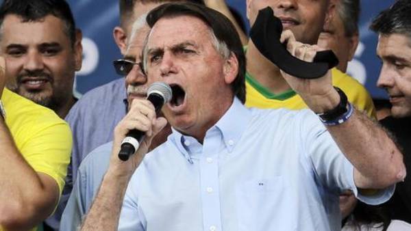 URGENTE: Bolsonaro diz que a Igreja é responsável pela miséria do país