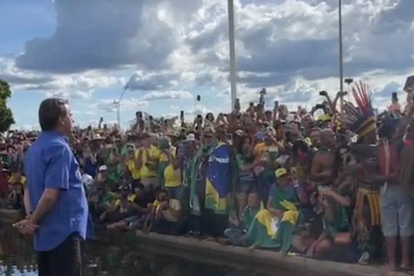 Após derrota do Brasil, Bolsonaro volta a falar e incita bolsonaristas a continuarem com atos golpistas