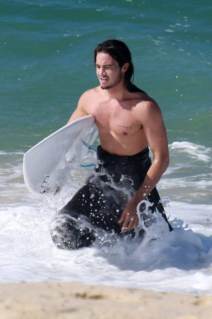 Tiago Iorc nudes: Fotos vazadas do cantor Pelado - Audiência da TV