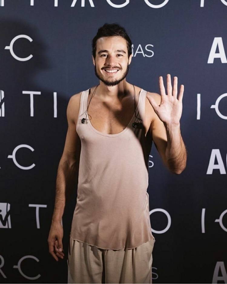 Tiago Iorc nudes