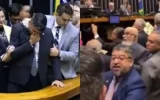 Bolsonarista chora após levar tapa